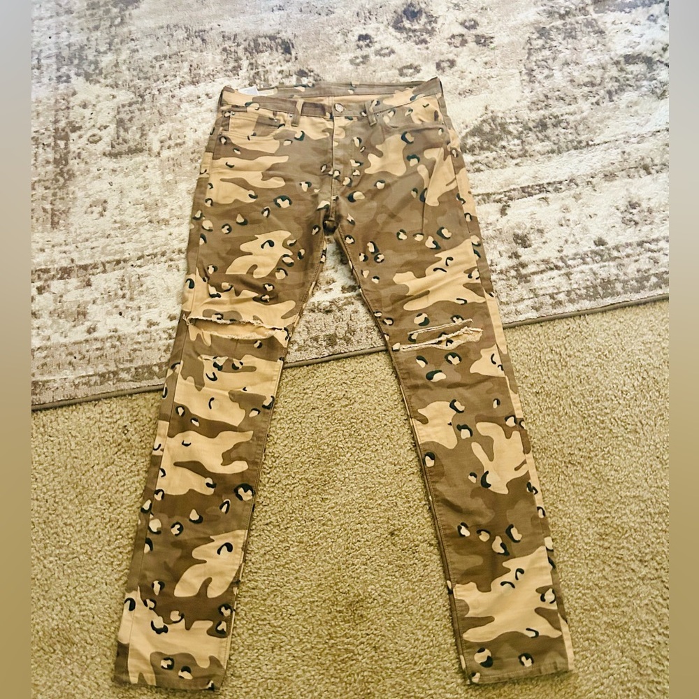 Levi waist 34 length 32